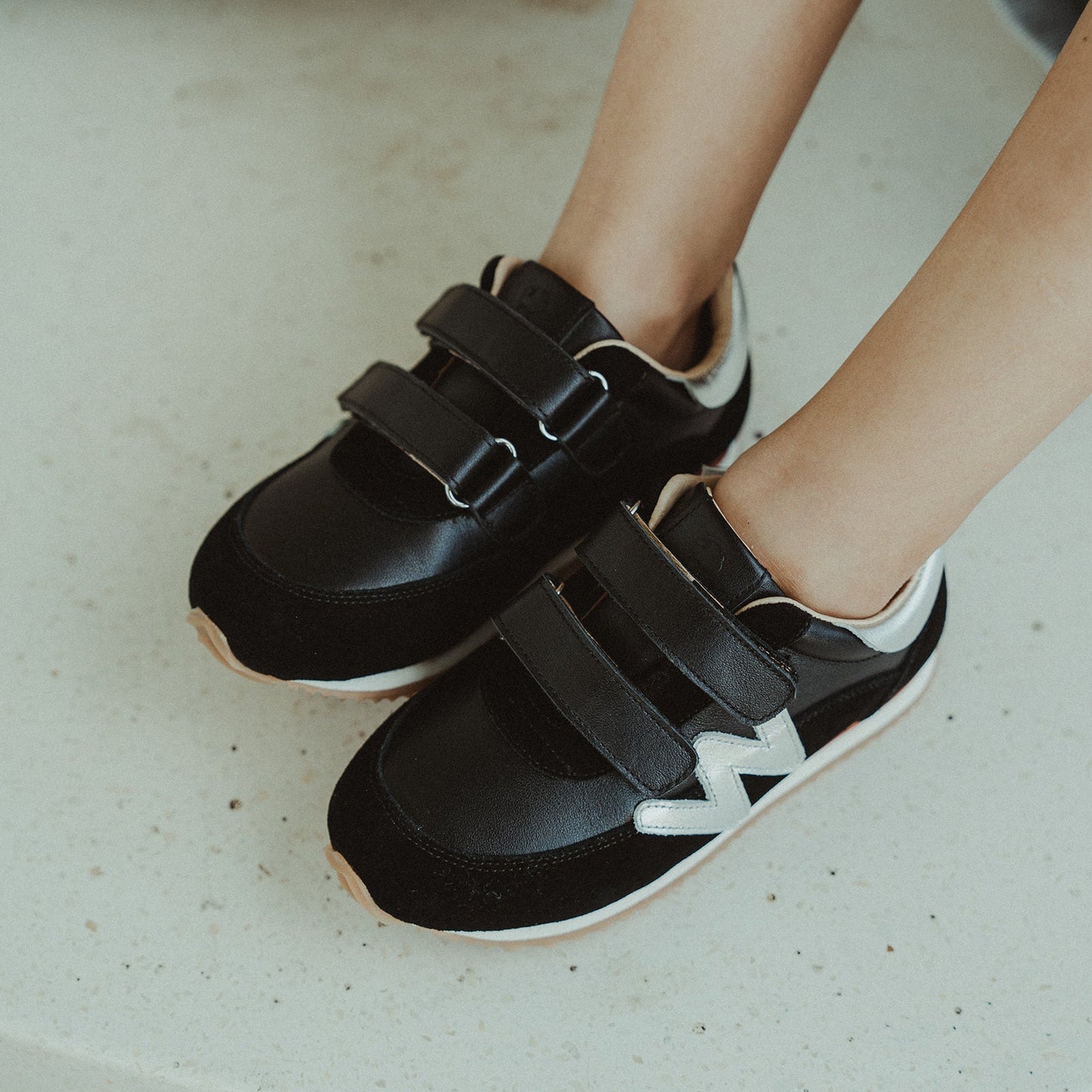 Joey - Retro Black