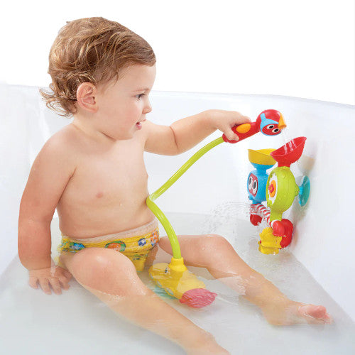 Yookidoo Submarine Spray Station - Water play becomes extreme when you’ve got a submarine… And when that award-winning submarine sprays water into the funny activity station, it sets off a string of magical chain reactions, creating endless delight and exploration during bath time.