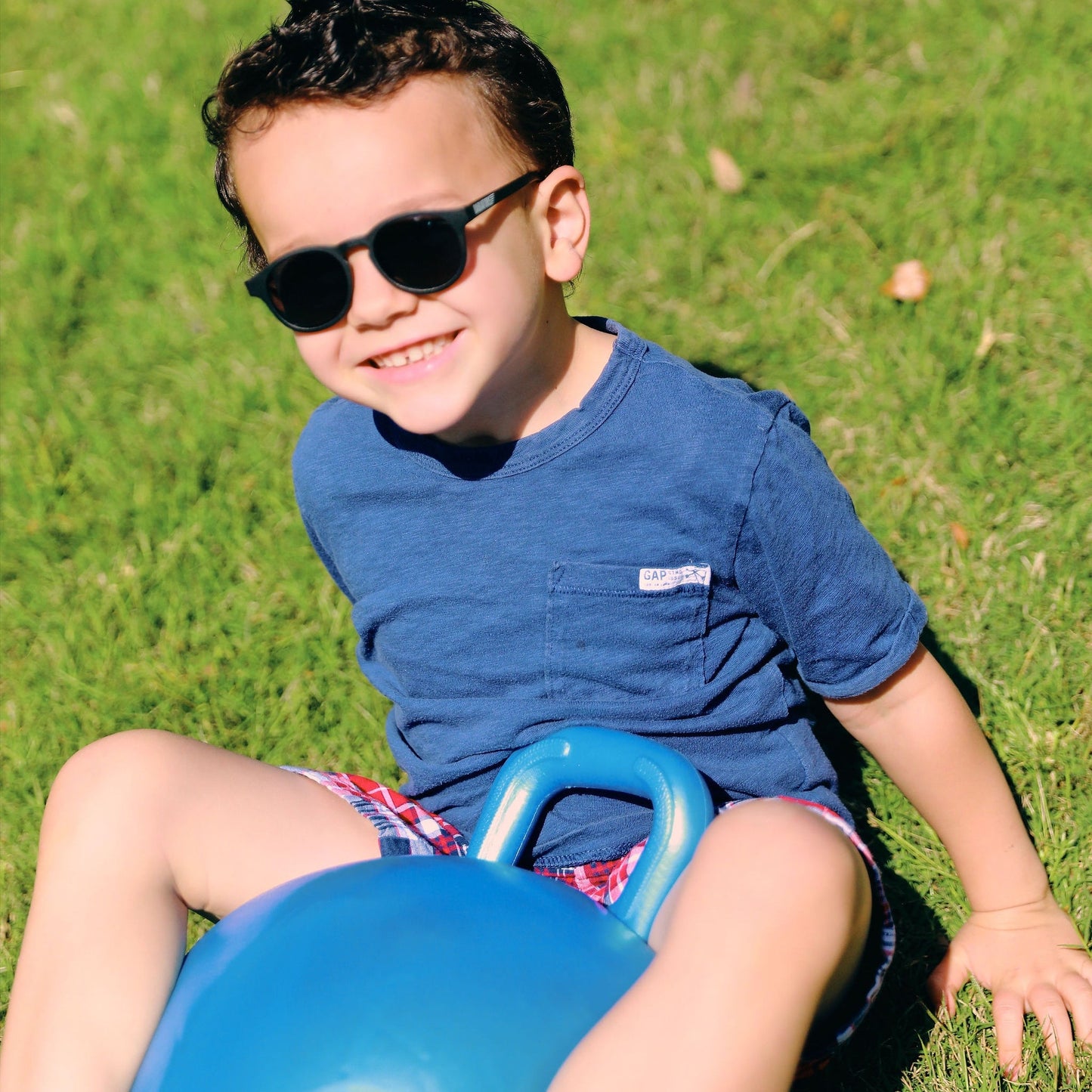 Non-Polarized Keyhole Sunglasses | Jet Black