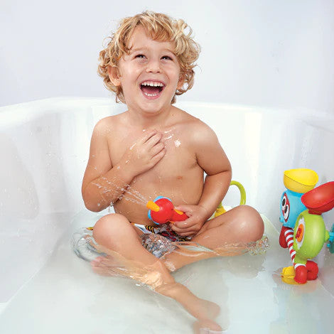 Yookidoo Submarine Spray Station - Water play becomes extreme when you’ve got a submarine… And when that award-winning submarine sprays water into the funny activity station, it sets off a string of magical chain reactions, creating endless delight and exploration during bath time.